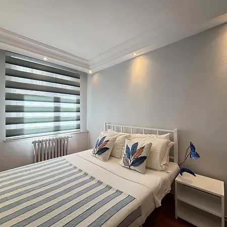 Modern Spacious 5 Min To Metro Apartament