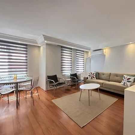 דירה Modern Spacious Apartment 5 Min To Metro איסטמבול