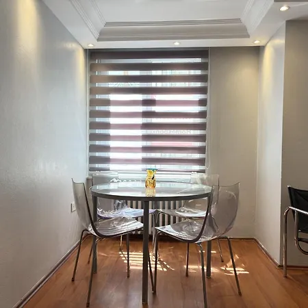 Modern Spacious Apartment 5 Min To Metro דירה איסטמבול