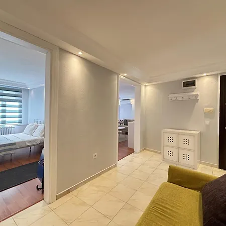 Modern Spacious 5 Min To Metro Apartament