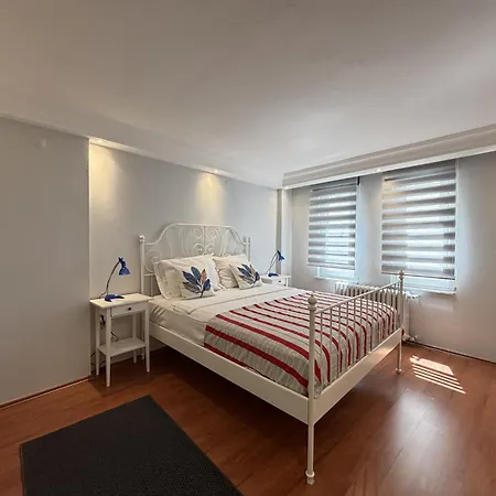 דירה Modern Spacious Apartment 5 Min To Metro איסטמבול