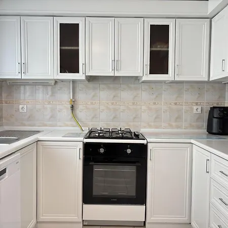 Modern Spacious 5 Min To Metro Apartament