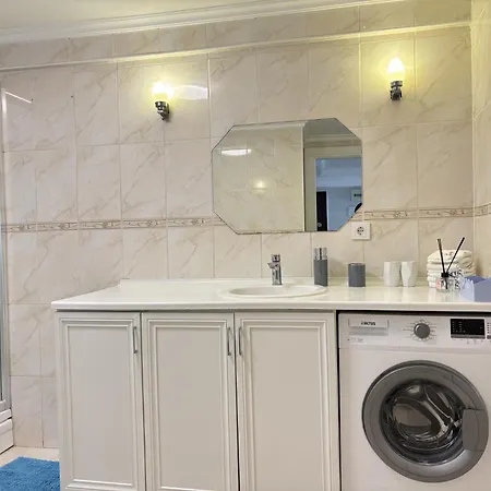 דירה Modern Spacious Apartment 5 Min To Metro